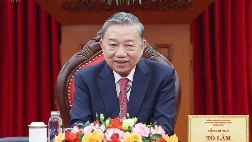 Vietnamese and Cambodian leaders hold phone talks to boost cooperation